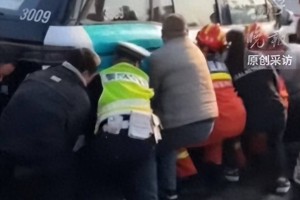 湖南一无人驾驶汽车撞倒路人 医院：一男一女正在ICU治疗