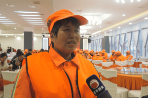 富平县：冬日送温暖 环卫工吃上暖心烩菜