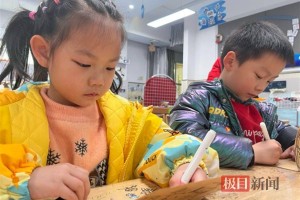 让家长走进幼儿园，萌娃零距离表达对女性长辈的爱