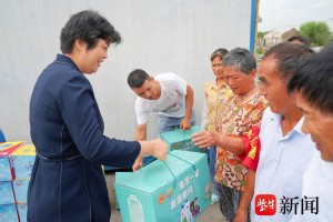 南京市总工会开展夏季安康“三送”活动