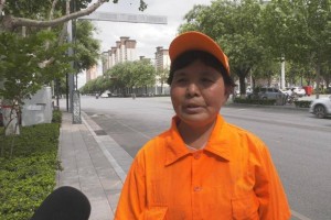 「高温下的坚守」富平县环卫工：用汗水擦亮城市“容颜”