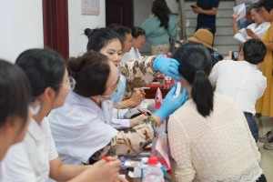家门口的健康守护！30+医护团队为居民送上暖心义诊