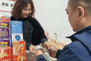 甘肃省张掖市福彩中心开展即开票订票赠礼活动