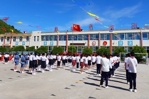 吕世伟到交口小学开展“六一”儿童节关爱慰问活动