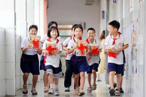 2026年秋季学期全国中小学新教材全面落地 富平启用新课标教材