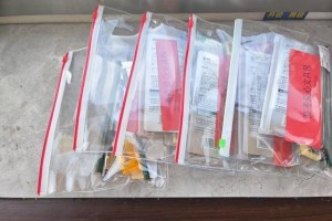 提供爱心送考车和文具包，社区为高考学子保驾护航