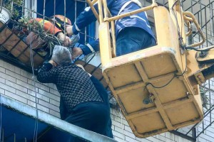 筑起“生命托举”救下悬空女童！邓起利、李云获评四川见义勇为勇士