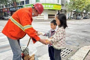 环卫楷模肖国勋：七载坚守，绘就城市亮丽风景线