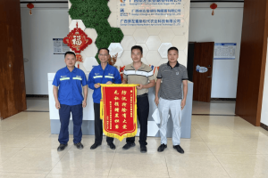 防汛抢险有大爱 无私捐赠显担当