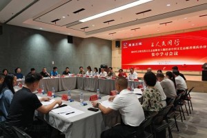 最美志愿者、相声名嘴牛群现身红岩村：日子过得越好越不能忘本