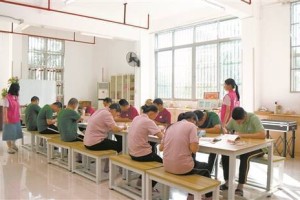 “送你一朵小红花”温暖传递