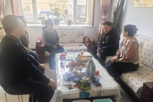 自治区直属机关工会工委走访慰问自治区住建厅困难职工