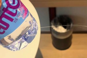 网友称四川一酒店瓶装水发现针孔？酒店回应