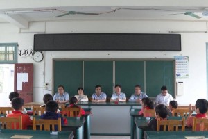 宁远：吴新波在禾亭镇开展“六一”走访慰问活动