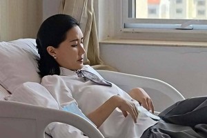 恭喜！43岁香港过气艳星宣布怀孕，再婚嫁山东农村小伙