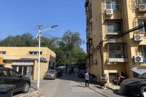 “有眼带脑”还环保，光伏路灯上线，居民出行安心