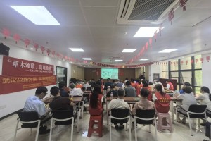 武汉大学药学学霸手把手教老人“网购淘药”