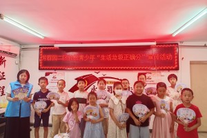 “大手拉小手，垃圾分类齐步走”–青少年垃圾分类宣传活动