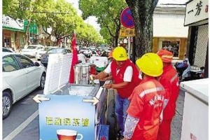 “流动凉茶铺”开到环卫人身边
