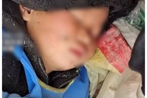 男子靠捡垃圾维持生活，尽管如此还是坚持把孩子带在身边