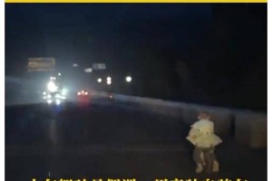 河南：小男孩夜间独自骑自行误入车流，好心司机一路跟随护送