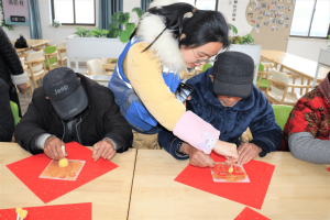 江苏建湖高作镇人大：福印迎新暖桑榆 多元敬老迎元旦