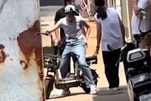 全红婵时隔两年回到家乡迈合村 与奶奶拥抱骑电动车出门