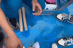 知名综艺录制现场突发意外，多人摔骨折！节目组不赔钱？回应来了