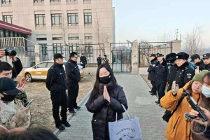 北京一男子小区内毒死9只宠物犬案宣判：投毒者获刑4年，当庭表示将上诉