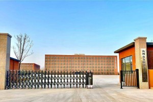 河南一公职人员被举报在职校开餐厅超市 本人回应：给别人帮忙