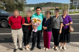 “内蒙古警察枪击案”当事人今日刑满释放，此前重审从无期改判四年