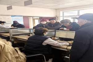 化德县疾控中心上门为敬老院老人接种流感疫苗