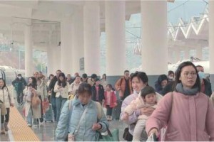 大湾区首趟赴黔爱心专列启程 556名务工人员免费返乡