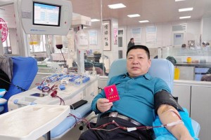 从一次挽袖到热血长河！德州律师王建章获授“生命勋章”