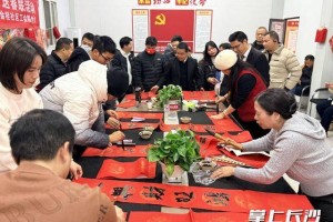 笔墨寄情汤圆暖心，天心区网约车司机欢聚迎春