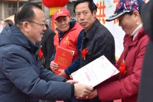 隆回县关工委携手袁吉六文化教育研究院开展“奖师助学”颁奖活动