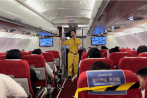 首都航空开展“携爱同行 与梦童飞”航空梦研学活动