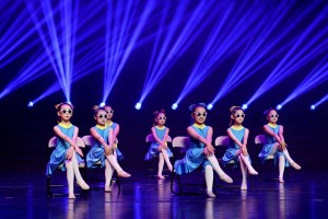 公益汇演联慈布 16万元善款点托起山区孩子艺术梦