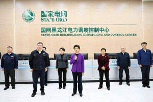 梁惠玲春节前夕看望慰问节日期间值班值守及一线工作人员