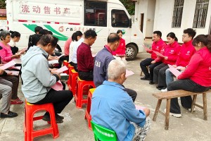 陆川县新华书店：书香润乡村 新风入民心