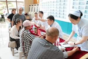 泰安市中心医院心脏血管中心专家团队开展义诊活动