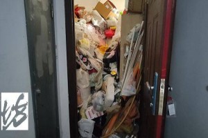 3套房塞了30吨！老人疯狂囤废品，门一开蟑螂全往别人家爬