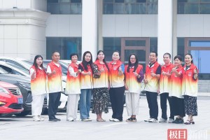 招手即停，湖北黄州区市民组建爱心车队接送游客