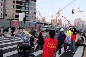 暖心守护，平安“童”行 中建五局“超英爱心志愿者”开展爱心护学行动