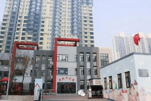 家长曝幼儿园老师推搡孩子，拖拽至监控盲区施暴 涉事幼儿园回应