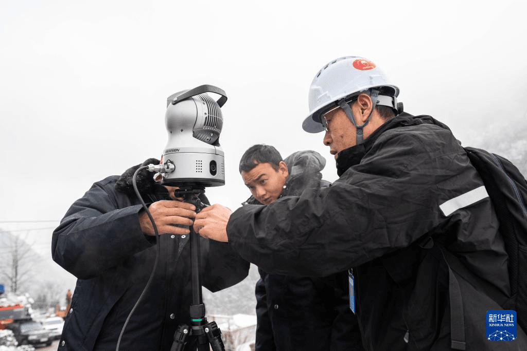 云南镇雄山体滑坡灾害救援继续-5