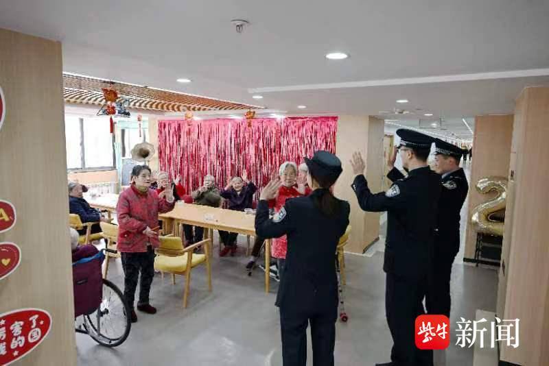 腊八节暖心行动：派出所民警为养老院的老人们送去温暖与祝福-3
